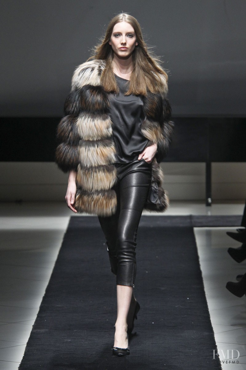 Iris Egbers featured in  the Simonetta Ravizza fashion show for Autumn/Winter 2011