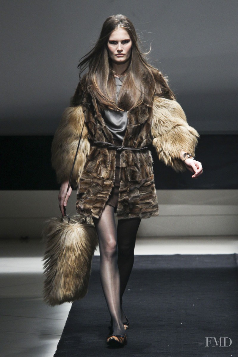 Simonetta Ravizza fashion show for Autumn/Winter 2011