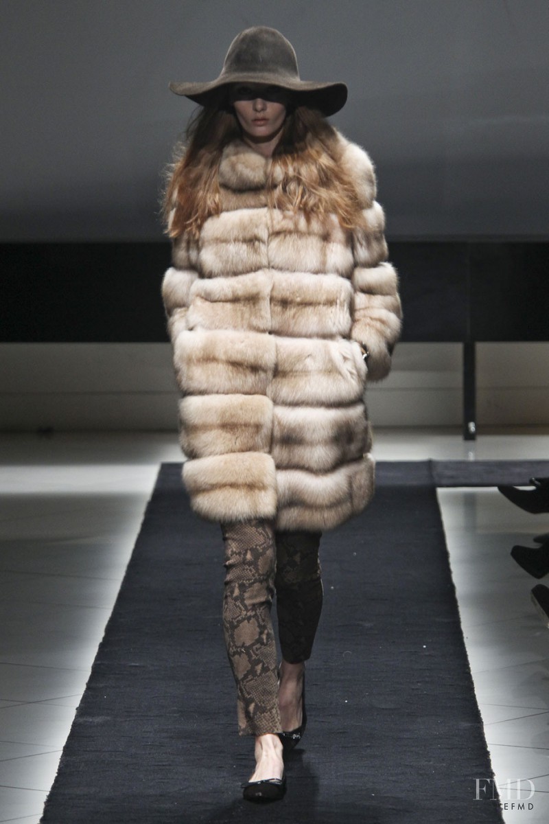 Simonetta Ravizza fashion show for Autumn/Winter 2011