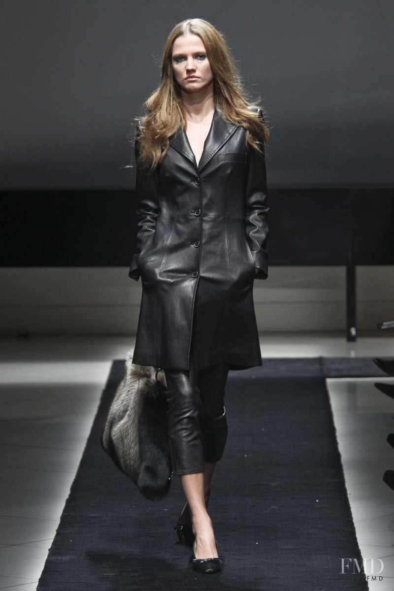 Simonetta Ravizza fashion show for Autumn/Winter 2011