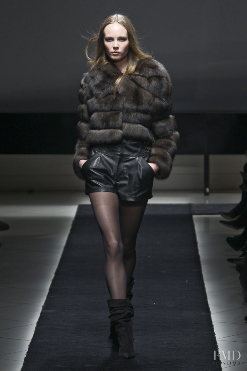 Simonetta Ravizza fashion show for Autumn/Winter 2011