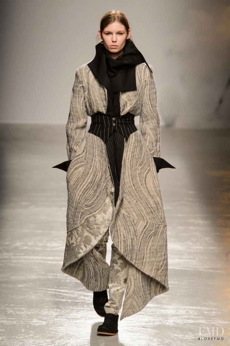 Sara Kiscinska featured in  the Aganovich fashion show for Autumn/Winter 2015