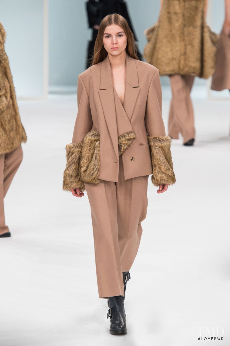 Sara Kiscinska featured in  the Hussein Chalayan fashion show for Autumn/Winter 2015