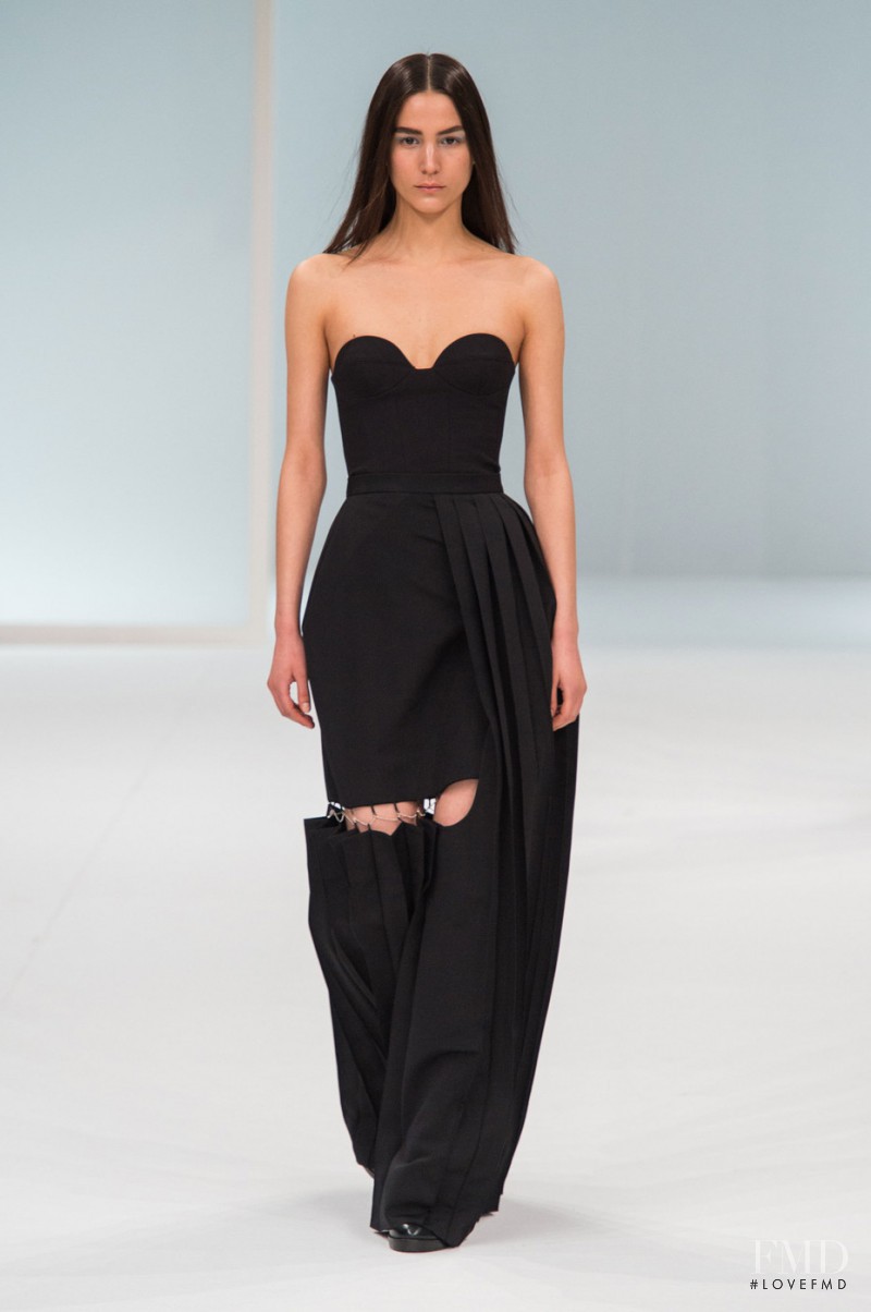 Hussein Chalayan fashion show for Autumn/Winter 2015