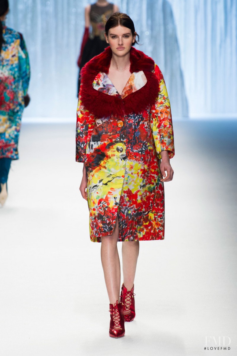 Dorota Kullova featured in  the Shiatzy Chen fashion show for Autumn/Winter 2015