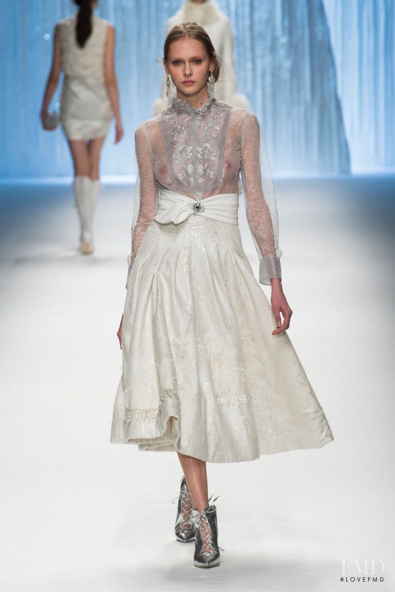 Arina Levchenko featured in  the Shiatzy Chen fashion show for Autumn/Winter 2015