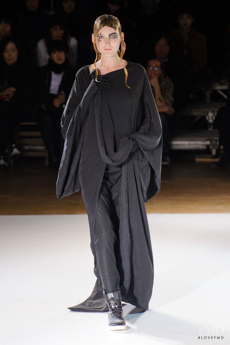 Hannare Blaauboer featured in  the Yohji Yamamoto fashion show for Autumn/Winter 2015