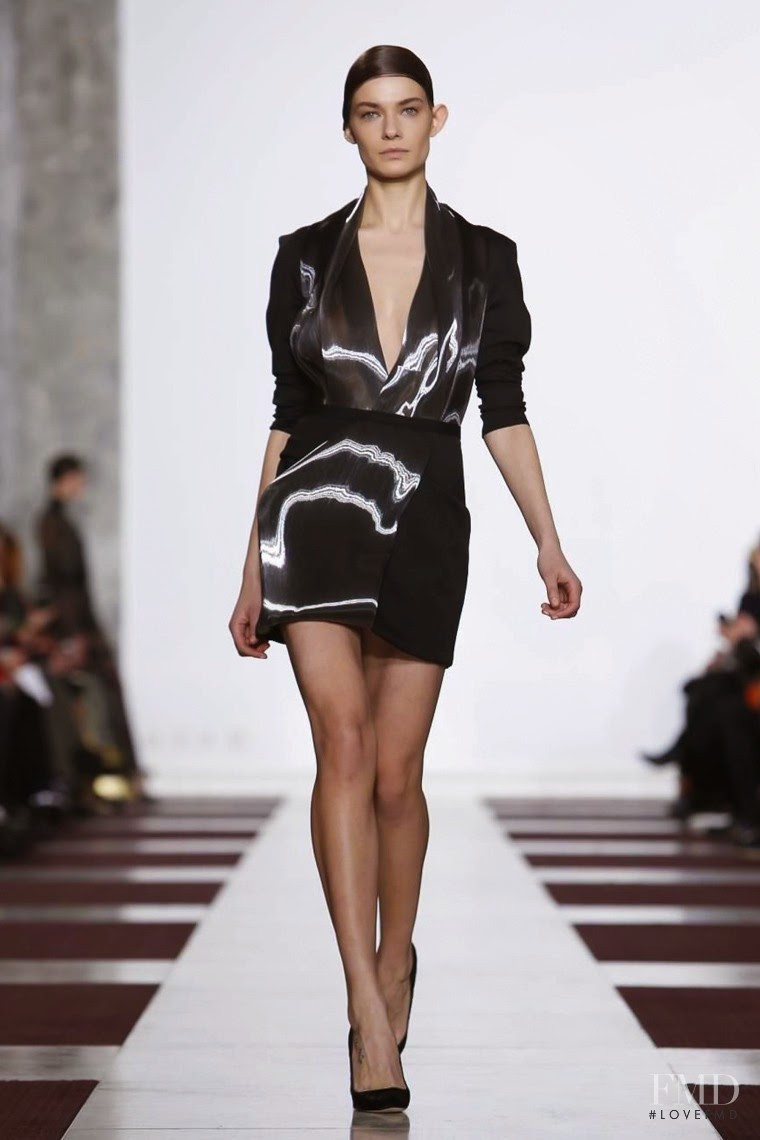 Yiqing Yin fashion show for Spring/Summer 2015