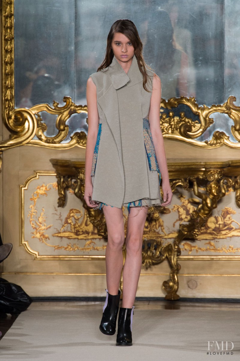 Heohwan Simulation fashion show for Spring/Summer 2015