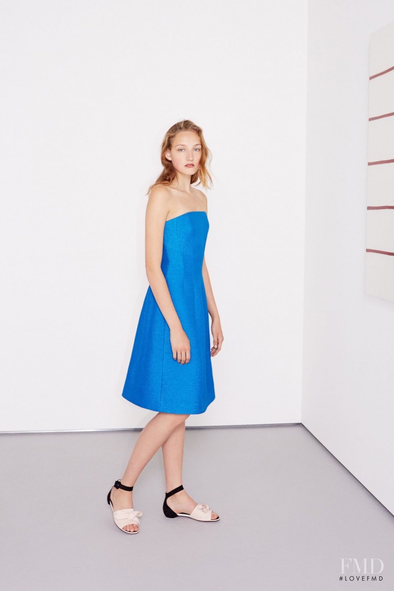 Agnes Nieske featured in  the Jonathan Saunders fashion show for Resort 2016