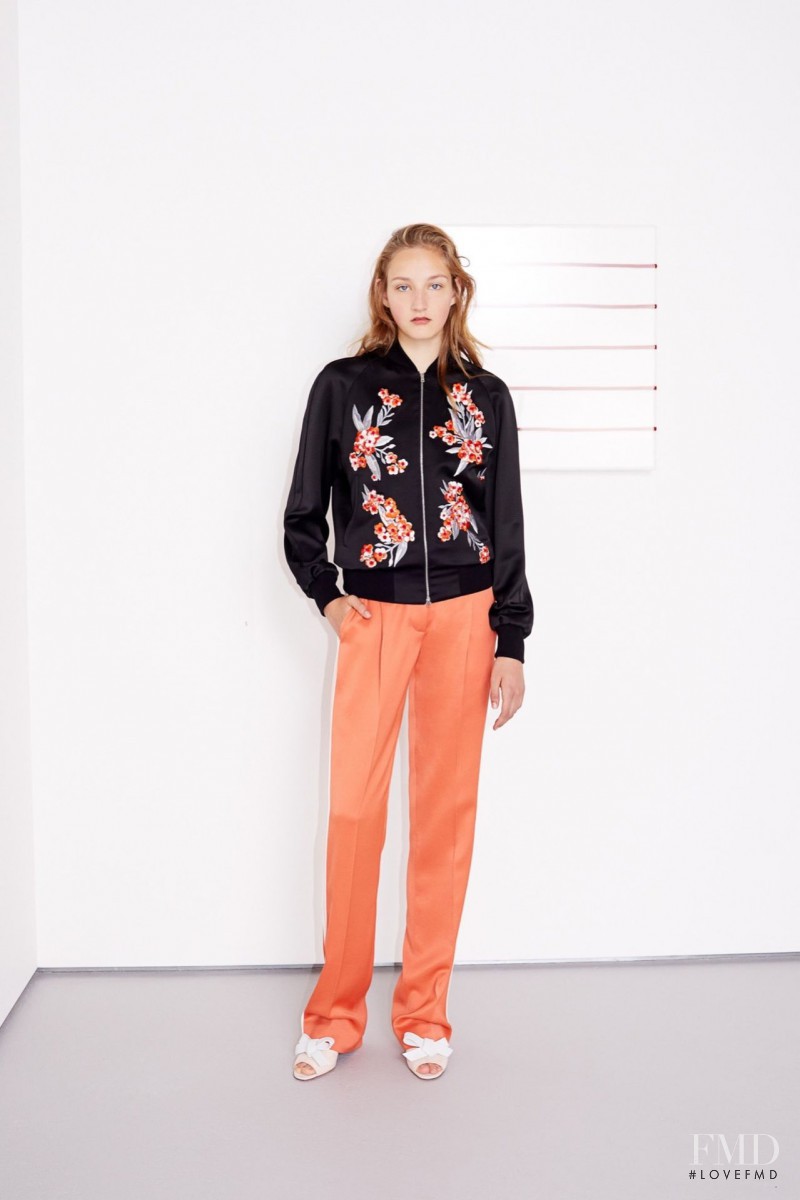 Agnes Nieske featured in  the Jonathan Saunders fashion show for Resort 2016
