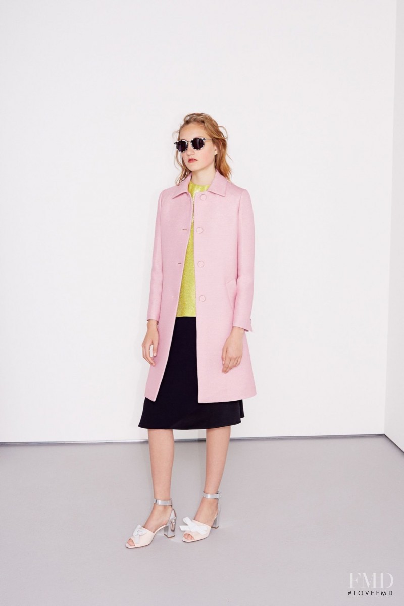 Agnes Nieske featured in  the Jonathan Saunders fashion show for Resort 2016