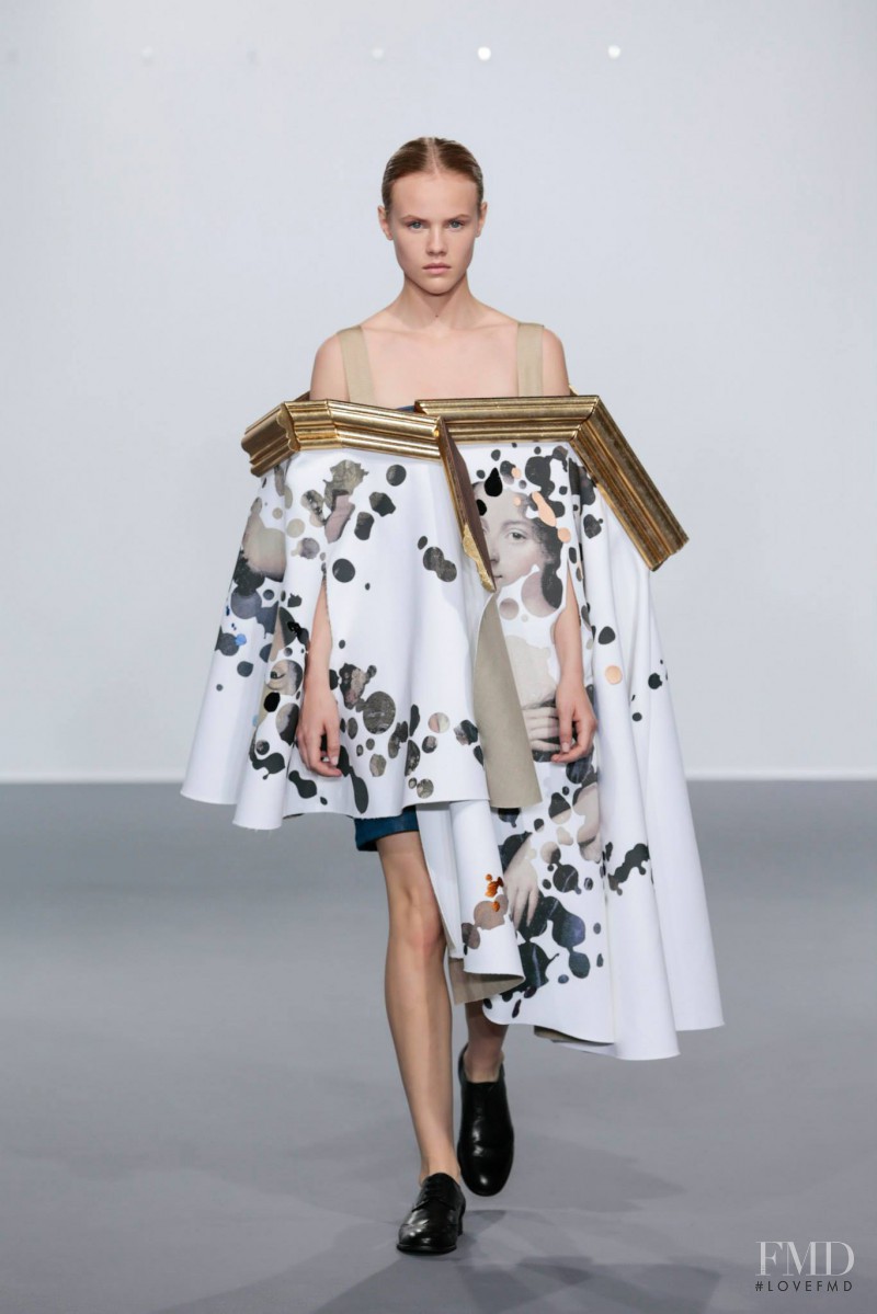 Elisabeth Faber featured in  the Viktor & Rolf fashion show for Autumn/Winter 2015