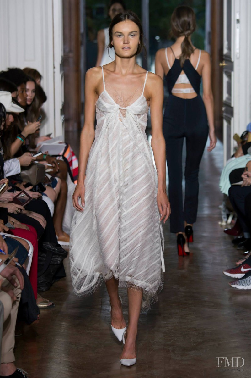 Esmee Middel featured in  the Yiqing Yin fashion show for Autumn/Winter 2015