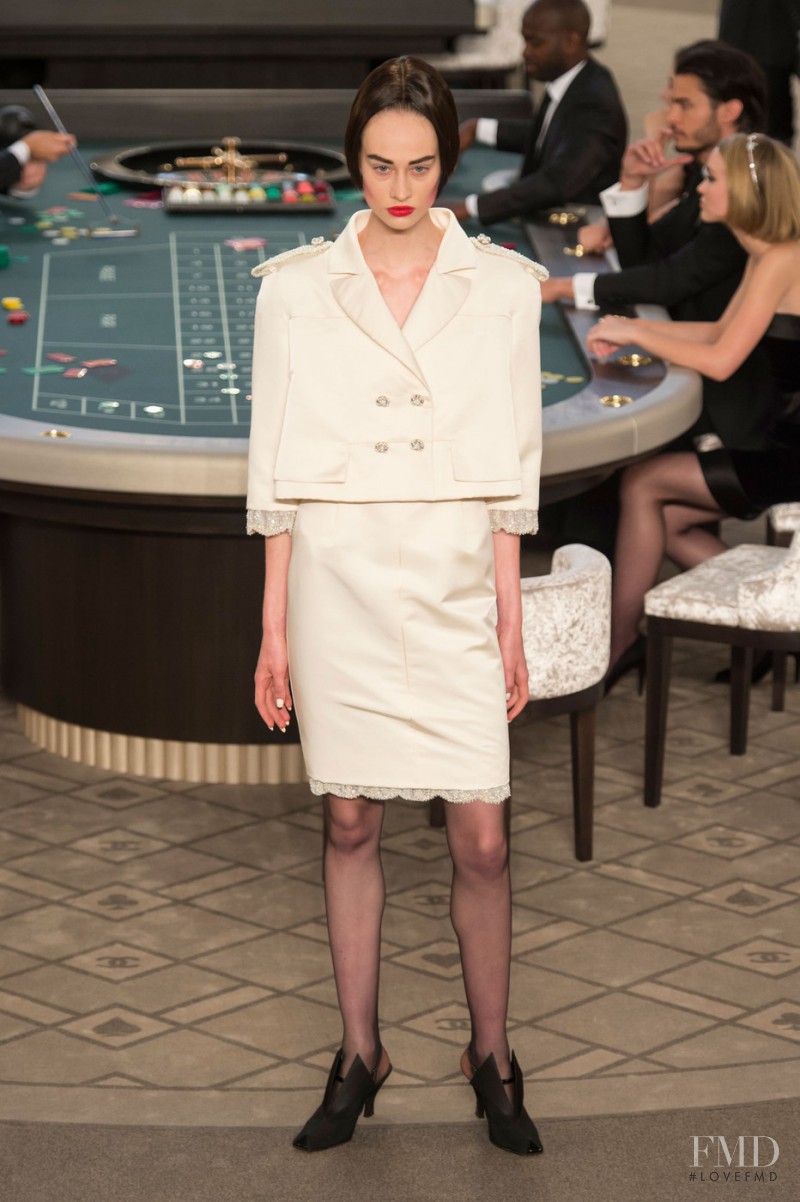 Anna Roos van Wijngaarden featured in  the Chanel Haute Couture fashion show for Autumn/Winter 2015