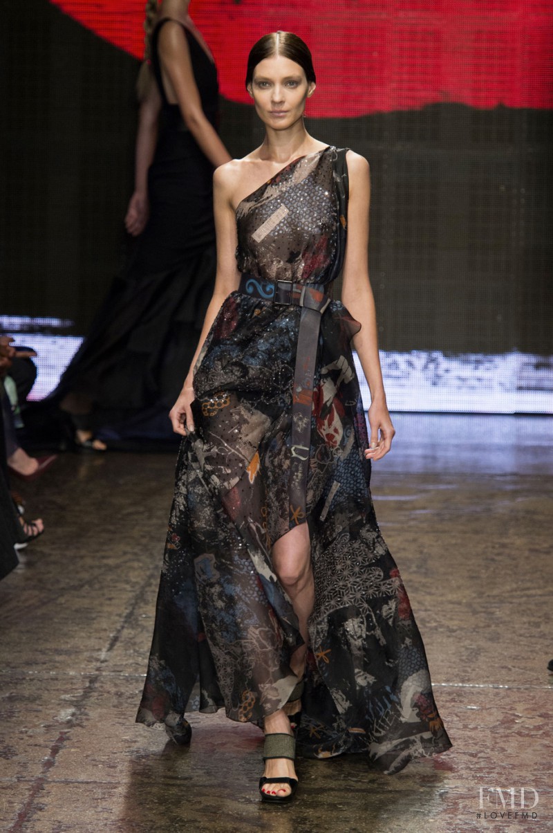 Julia Bergshoeff featured in  the Donna Karan New York fashion show for Spring/Summer 2015