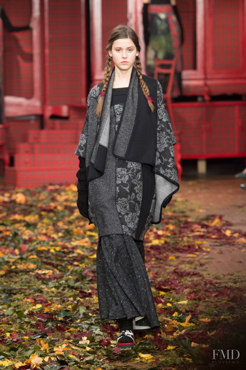 Vivienne Rohner featured in  the I\'m Isola Marras fashion show for Autumn/Winter 2015