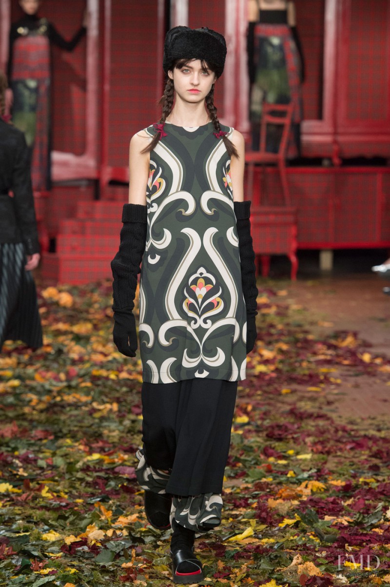 Baylee Soles featured in  the I\'m Isola Marras fashion show for Autumn/Winter 2015