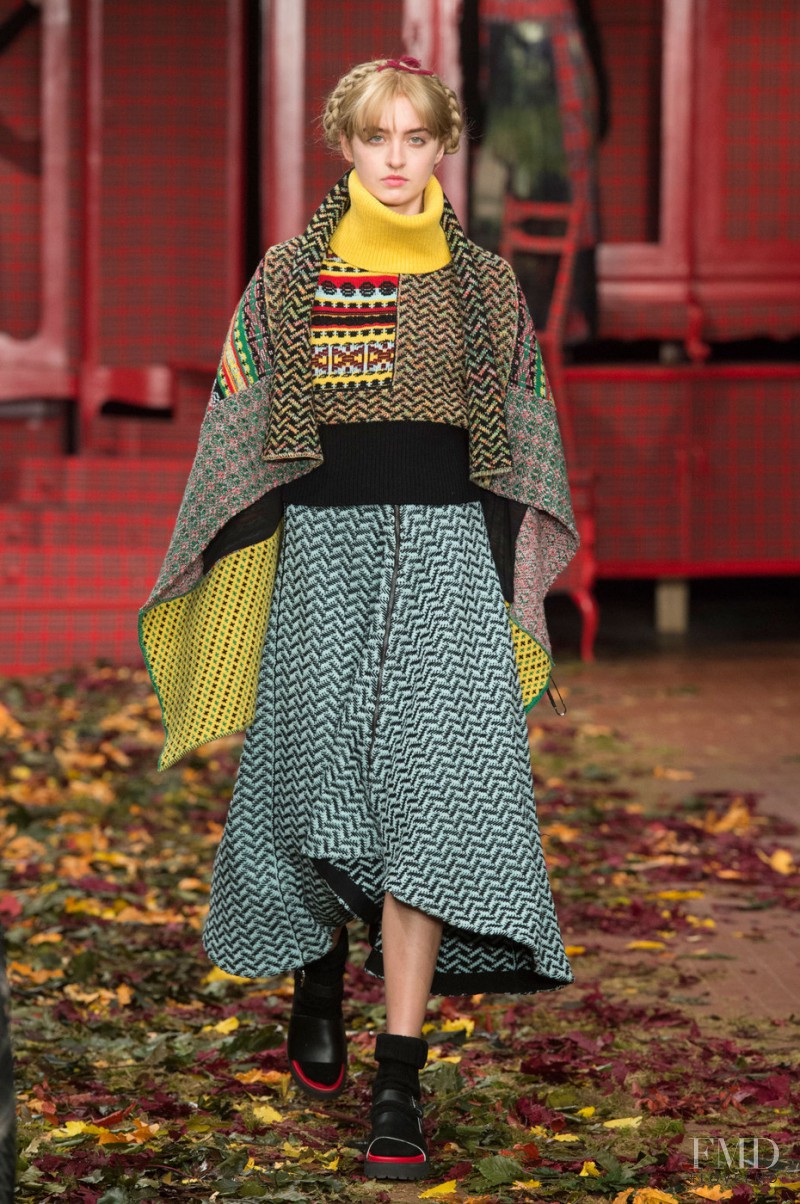 Kelsey Soles featured in  the I\'m Isola Marras fashion show for Autumn/Winter 2015