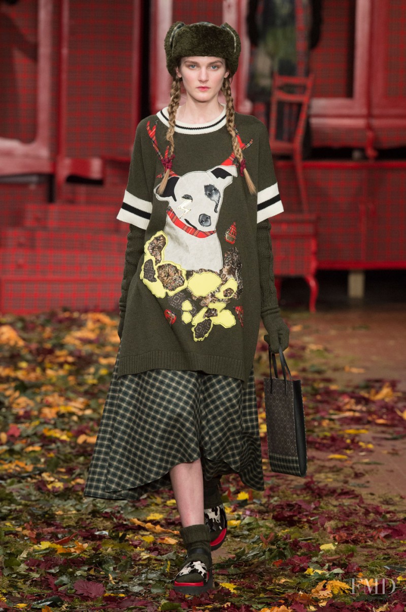 Nastya Abramova featured in  the I\'m Isola Marras fashion show for Autumn/Winter 2015