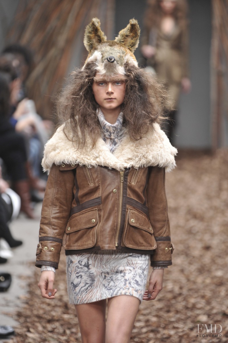 Anna de Rijk featured in  the Topshop fashion show for Autumn/Winter 2010