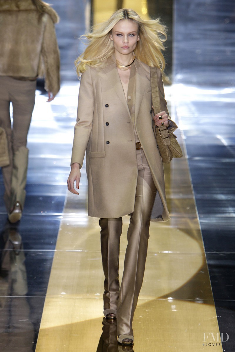 Natasha Poly featured in  the Gucci fashion show for Autumn/Winter 2010