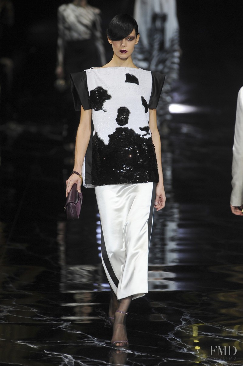 Louis Vuitton fashion show for Spring/Summer 2011