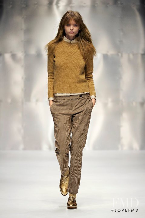 DAKS fashion show for Autumn/Winter 2010