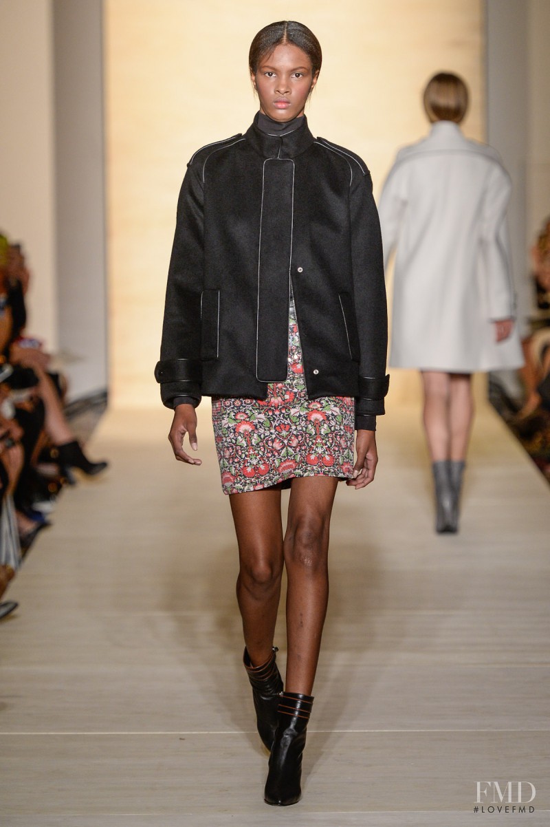 Thaina Oliveira da Silva featured in  the Reinaldo Lourenï¿½o fashion show for Autumn/Winter 2015