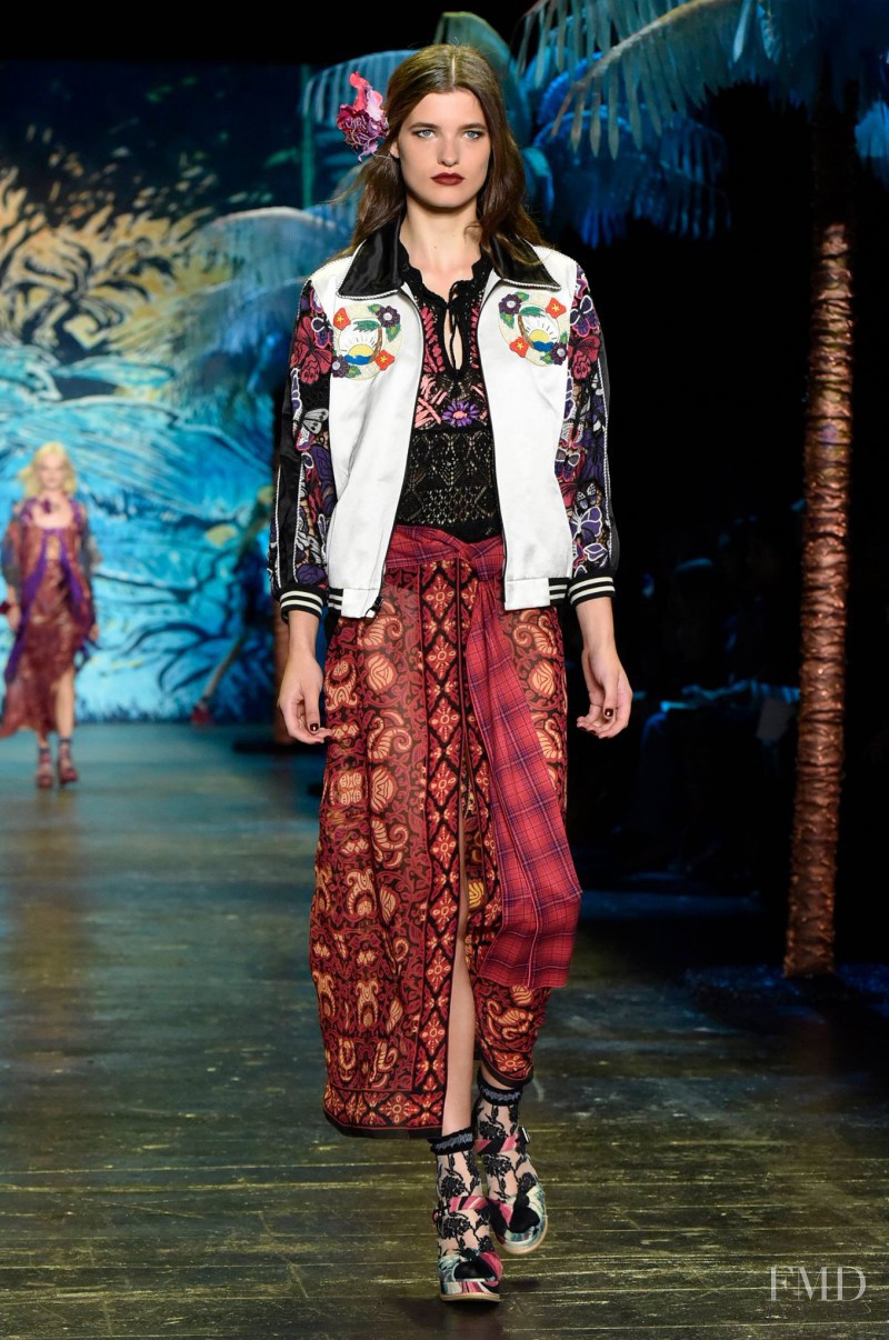 Julia van Os featured in  the Anna Sui fashion show for Spring/Summer 2016