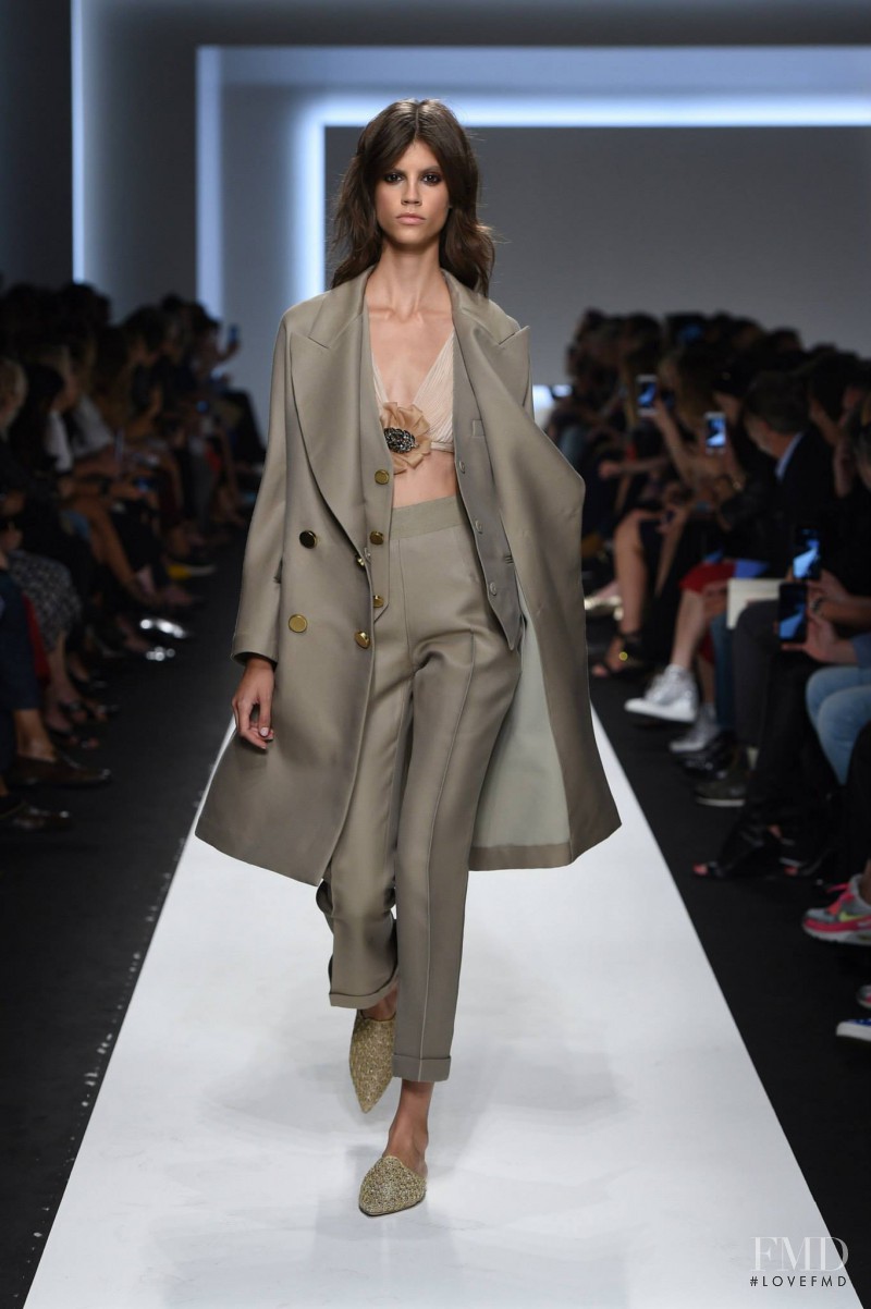 Antonina Petkovic featured in  the Ermanno Scervino fashion show for Spring/Summer 2016