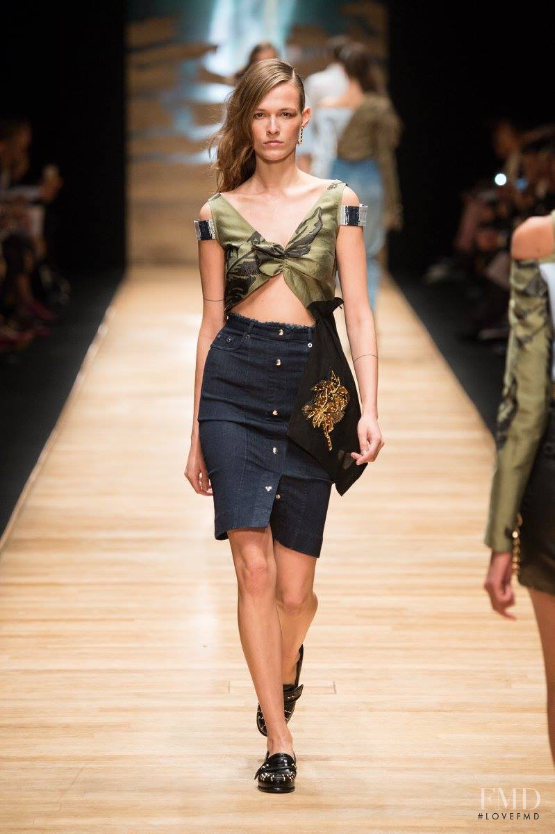 Guy Laroche fashion show for Spring/Summer 2016