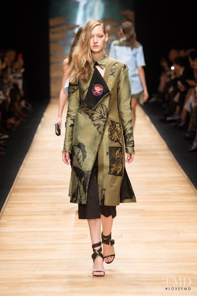 Ivana Teklic featured in  the Guy Laroche fashion show for Spring/Summer 2016
