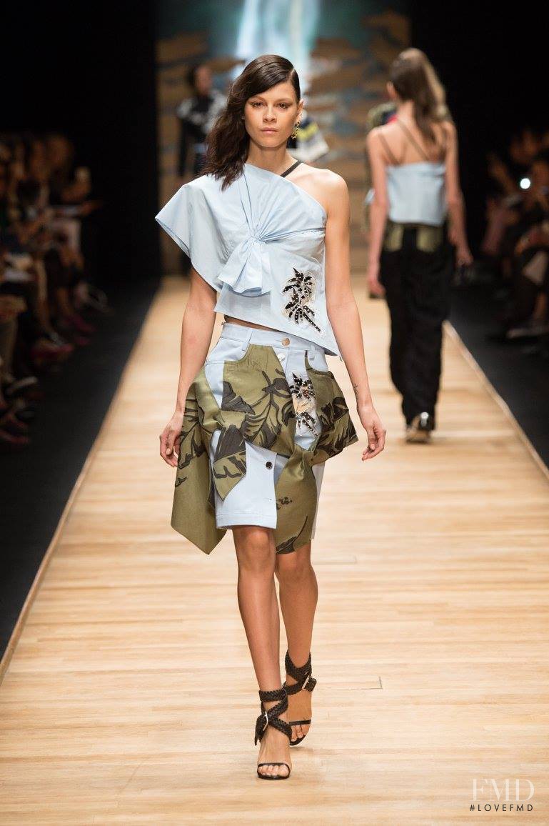 Guy Laroche fashion show for Spring/Summer 2016