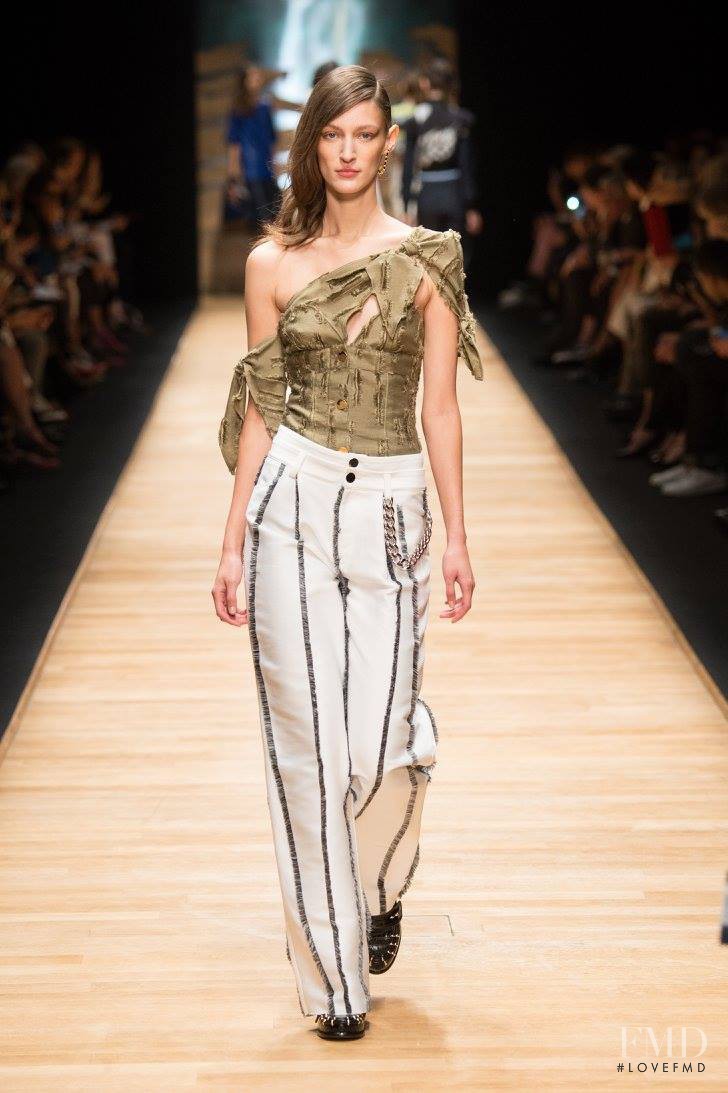 Guy Laroche fashion show for Spring/Summer 2016