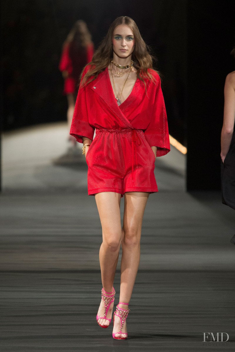 Stasha Yatchuk featured in  the Alexis Mabille fashion show for Spring/Summer 2016