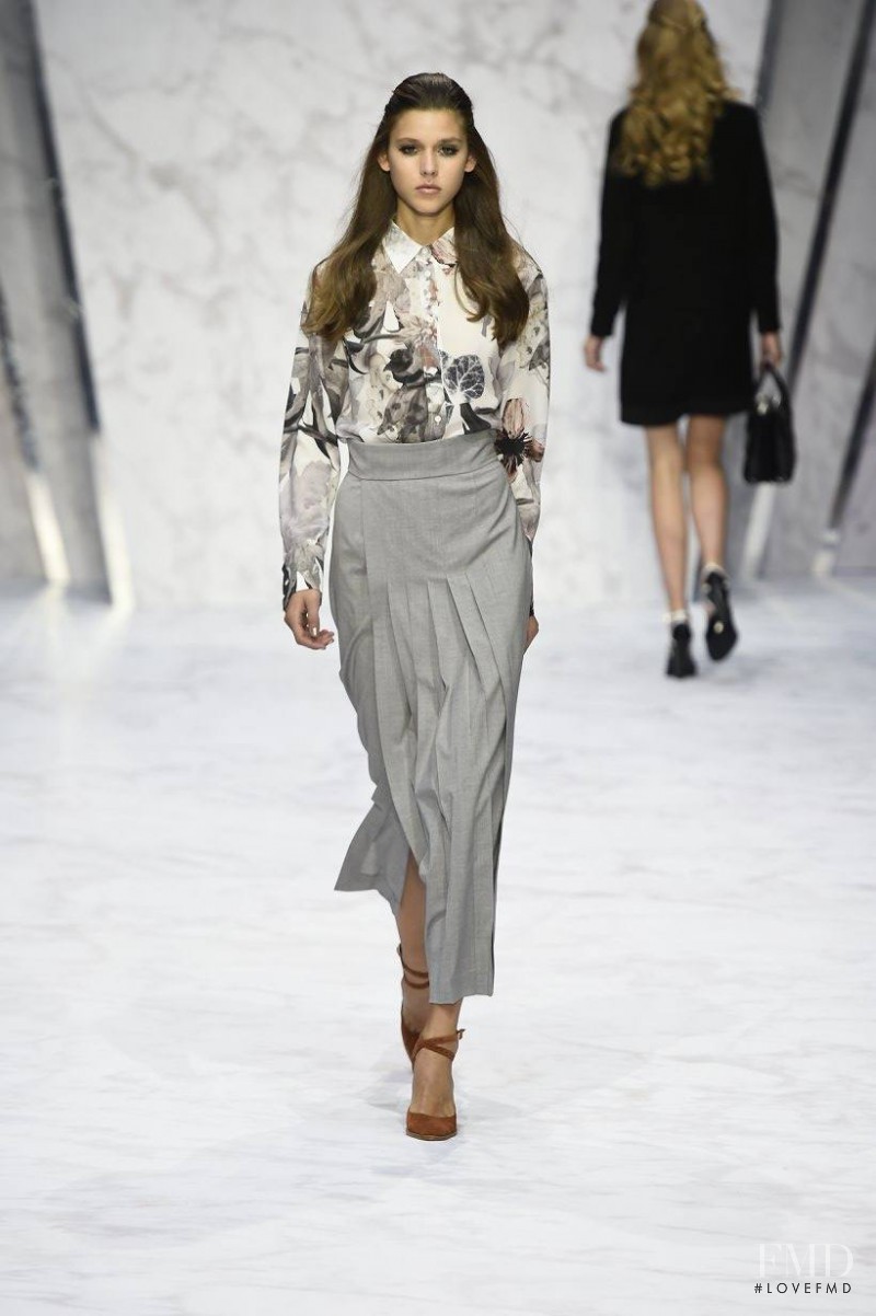 Vivienne Rohner featured in  the DAKS fashion show for Spring/Summer 2016