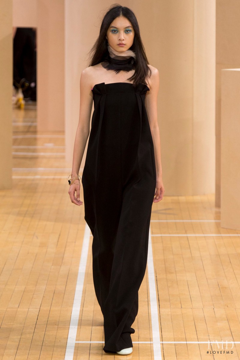 Ling Yue Zhang featured in  the Roksanda Ilincic fashion show for Spring/Summer 2016