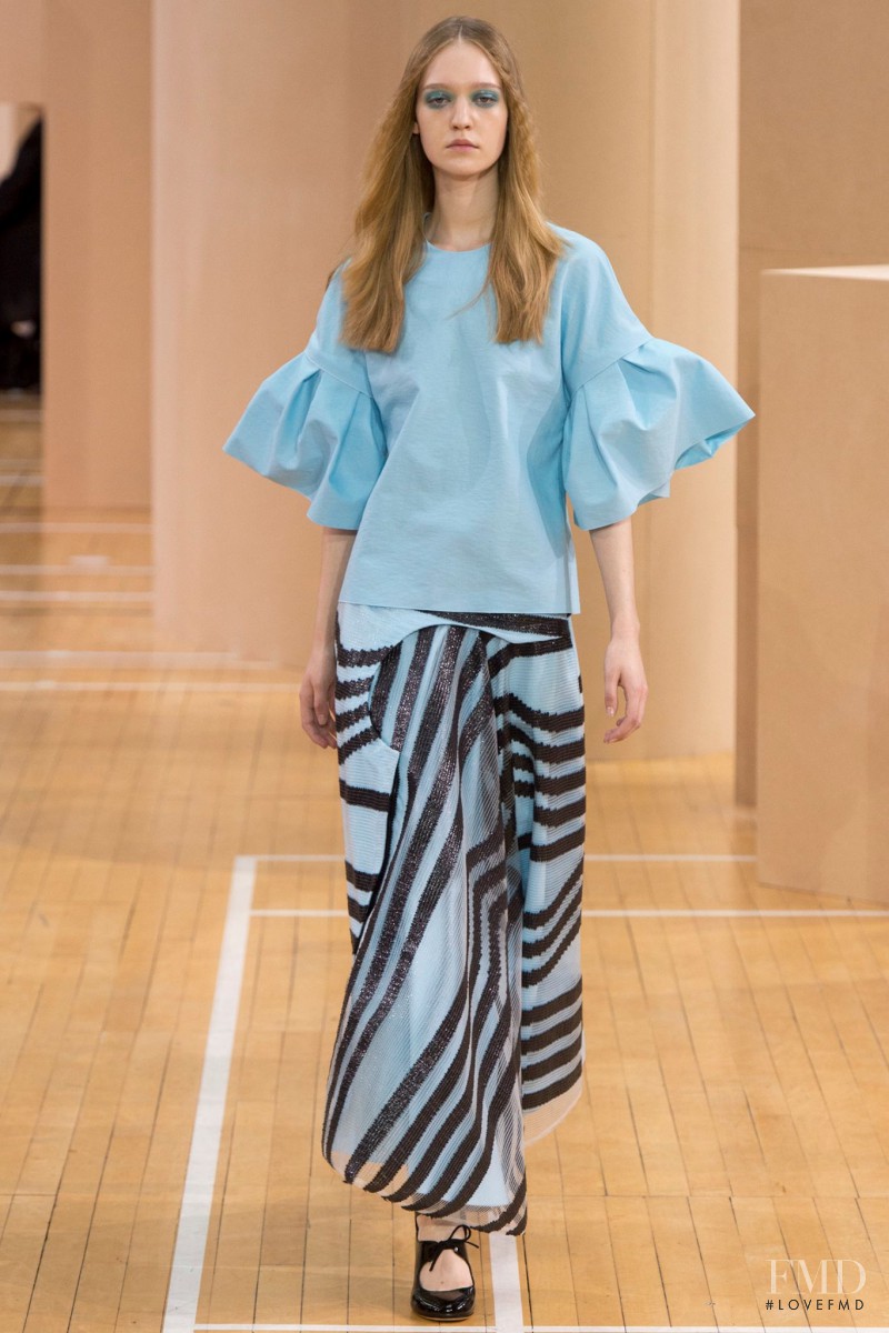 Ivana Teklic featured in  the Roksanda Ilincic fashion show for Spring/Summer 2016