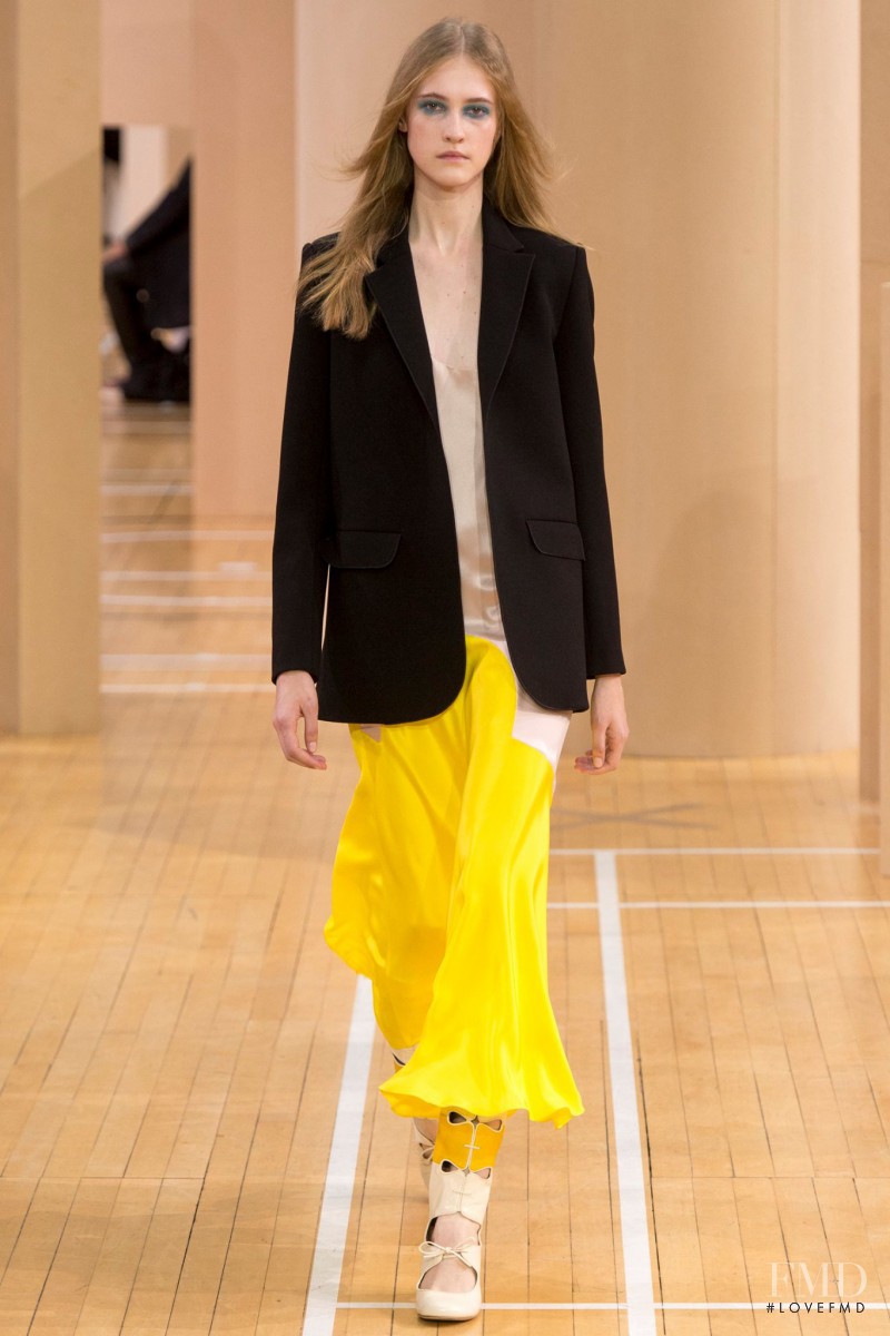 Lana Forneck featured in  the Roksanda Ilincic fashion show for Spring/Summer 2016