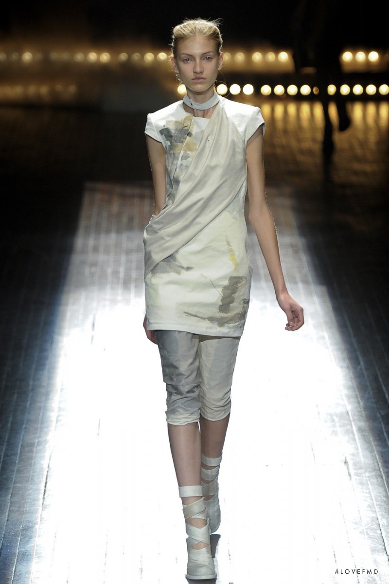 Simona Andrejic featured in  the A.F. Vandevorst fashion show for Spring/Summer 2011