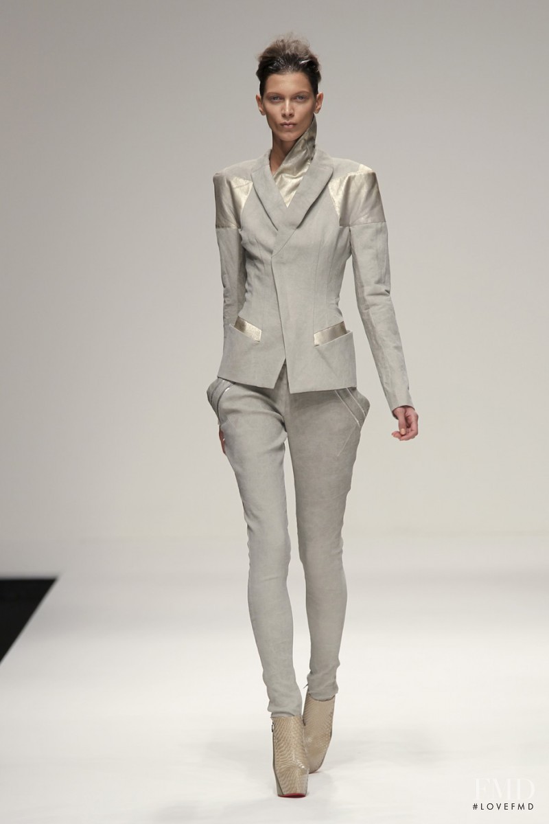 Todd Lynn fashion show for Spring/Summer 2011