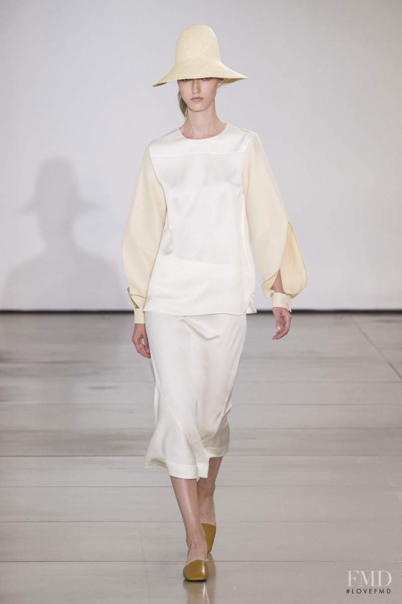 Liza Ostanina featured in  the Jil Sander fashion show for Spring/Summer 2016