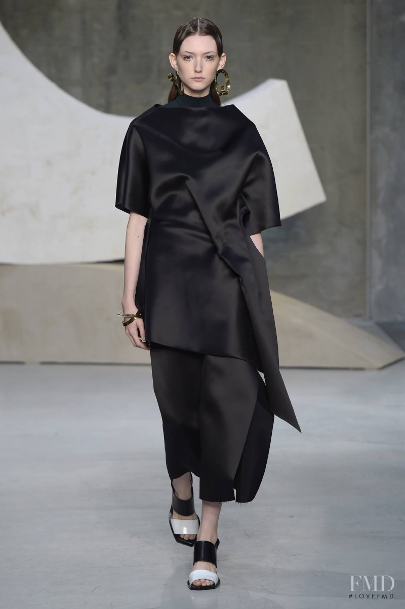 Allyson Chalmers featured in  the Marni fashion show for Spring/Summer 2016