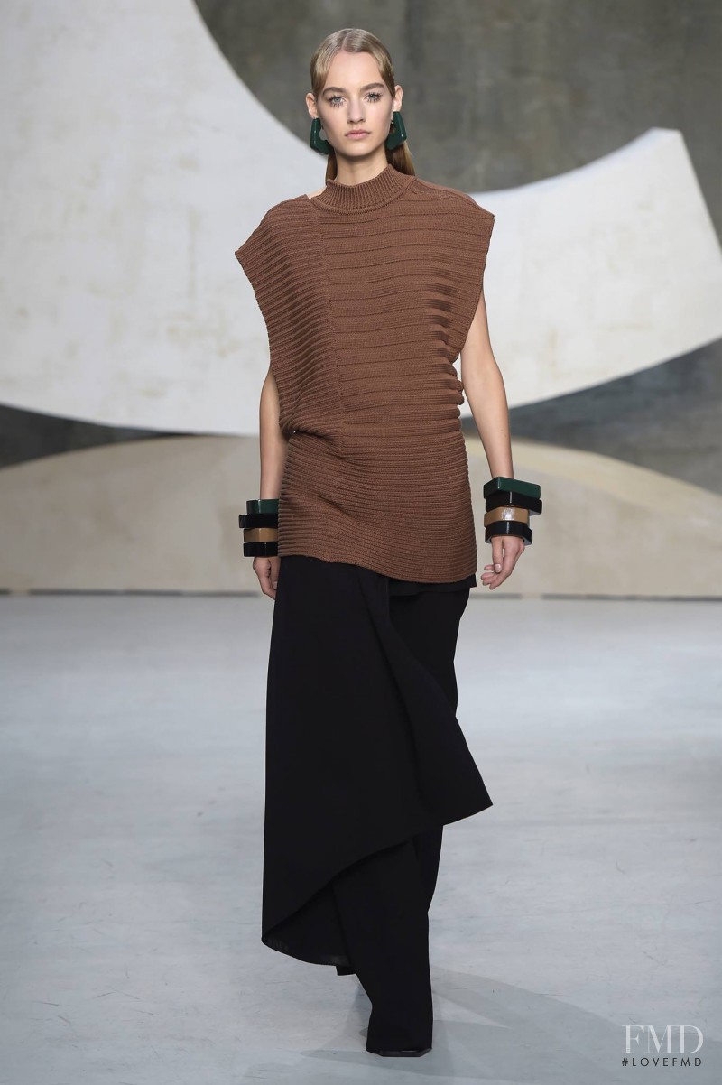 Maartje Verhoef featured in  the Marni fashion show for Spring/Summer 2016