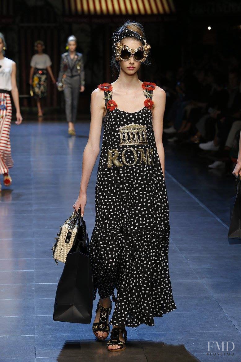 Lauren de Graaf featured in  the Dolce & Gabbana fashion show for Spring/Summer 2016