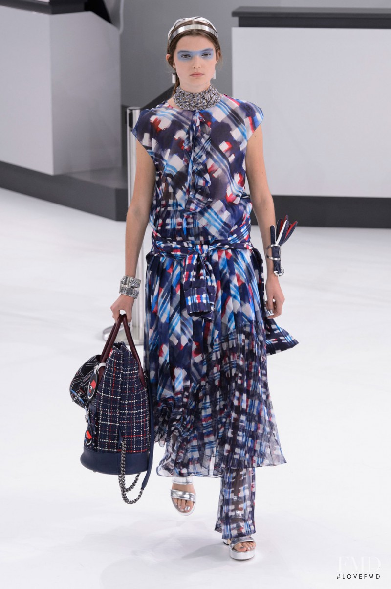 Michelle van Bijnen featured in  the Chanel fashion show for Spring/Summer 2016