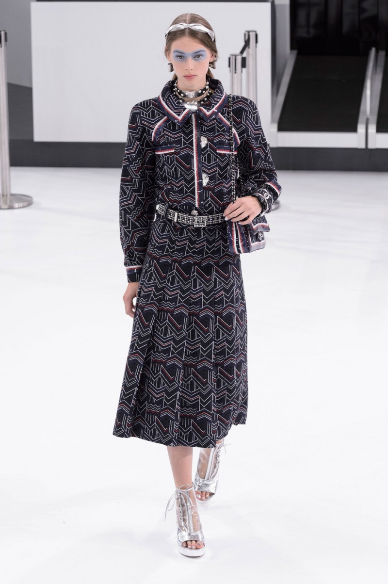 Lauren de Graaf featured in  the Chanel fashion show for Spring/Summer 2016