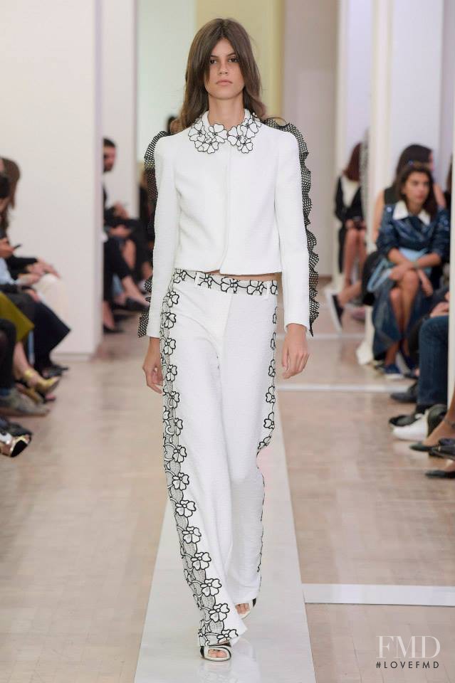 Antonina Petkovic featured in  the Emanuel Ungaro fashion show for Spring/Summer 2016
