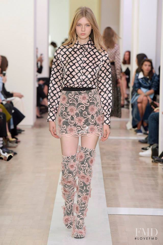 Emanuel Ungaro fashion show for Spring/Summer 2016